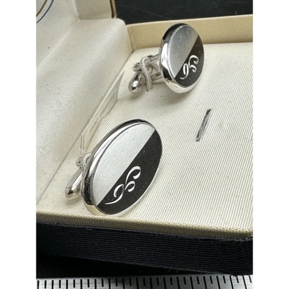 Vintage SWANK Cuff link Set Avant‎ Garde Silver tone Oval Engraved w/box